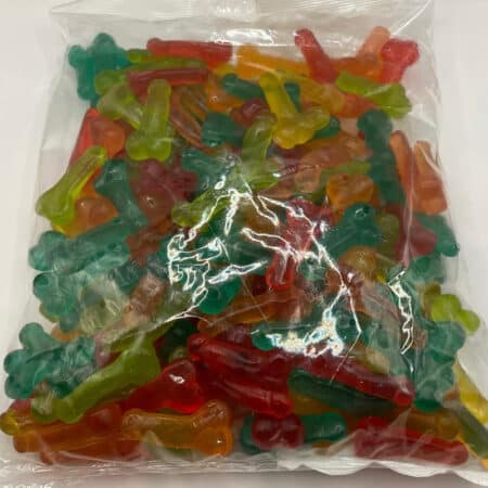 Fruchtgummi Dickies, 200g, bunte Penis-Form mit weißer Spitze, auf rotem Hintergrund.